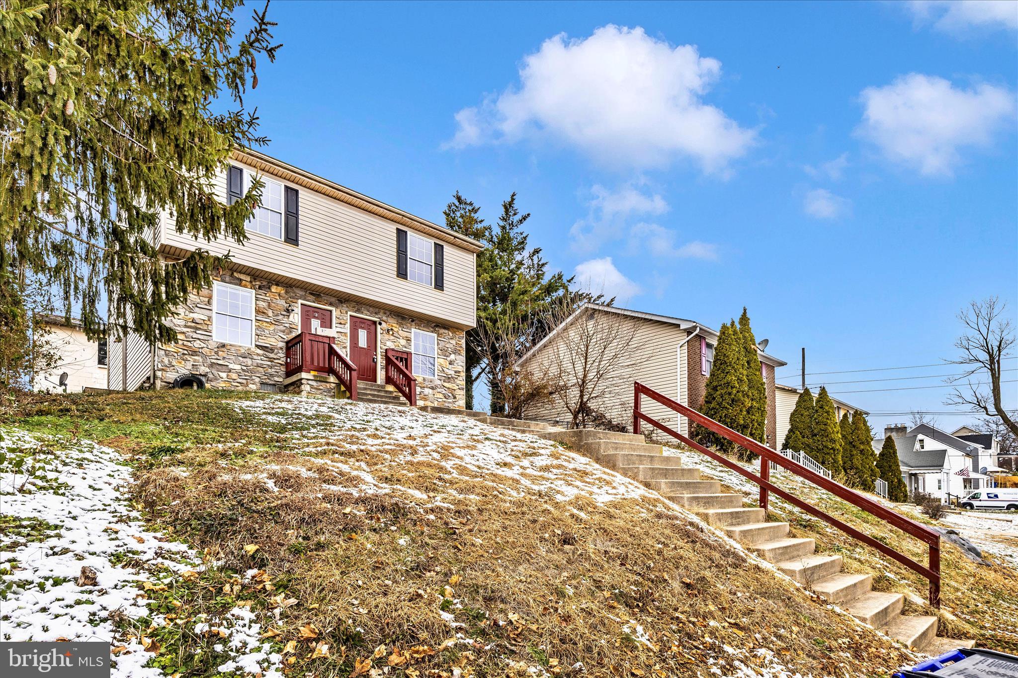 915 ROSE HILL AVENUE B