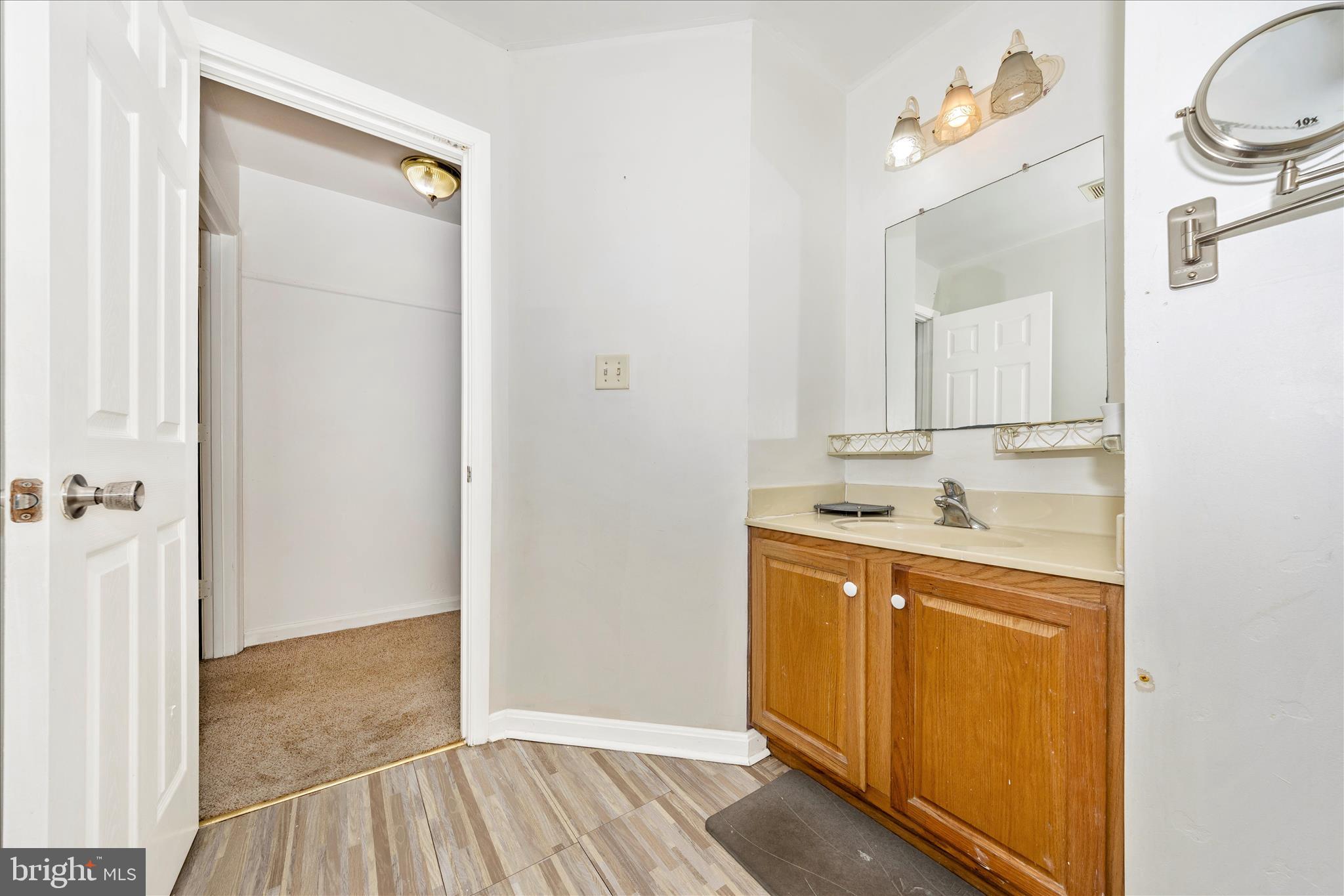 915 ROSE HILL AVENUE B