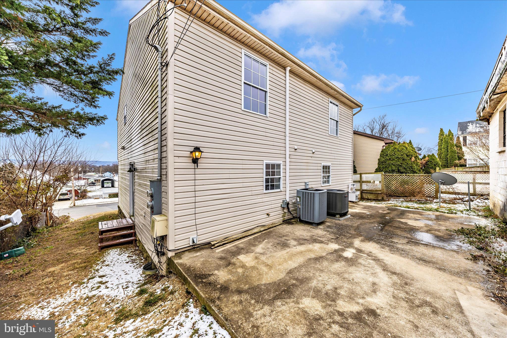 915 ROSE HILL AVENUE B