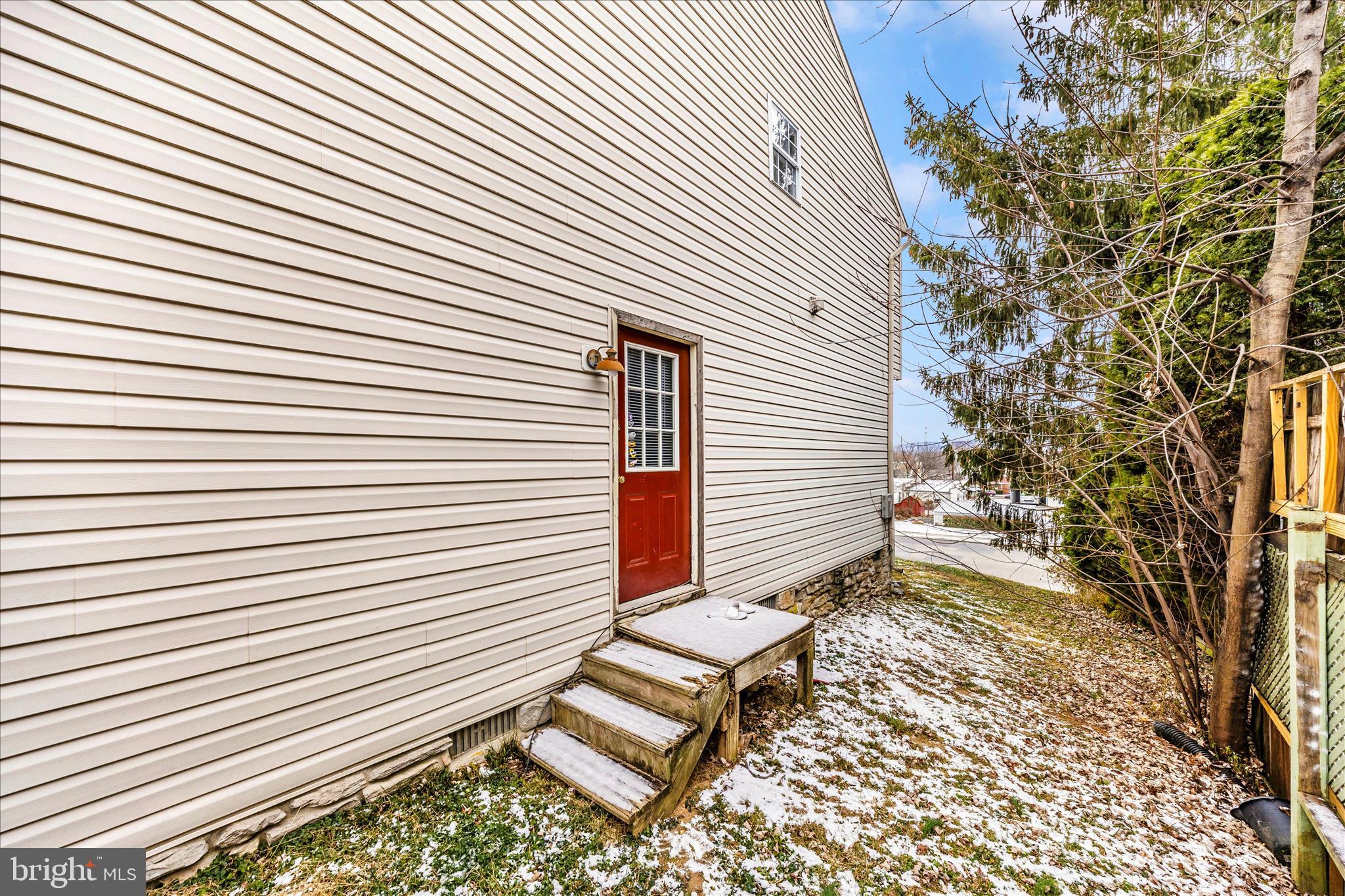 915 ROSE HILL AVENUE B