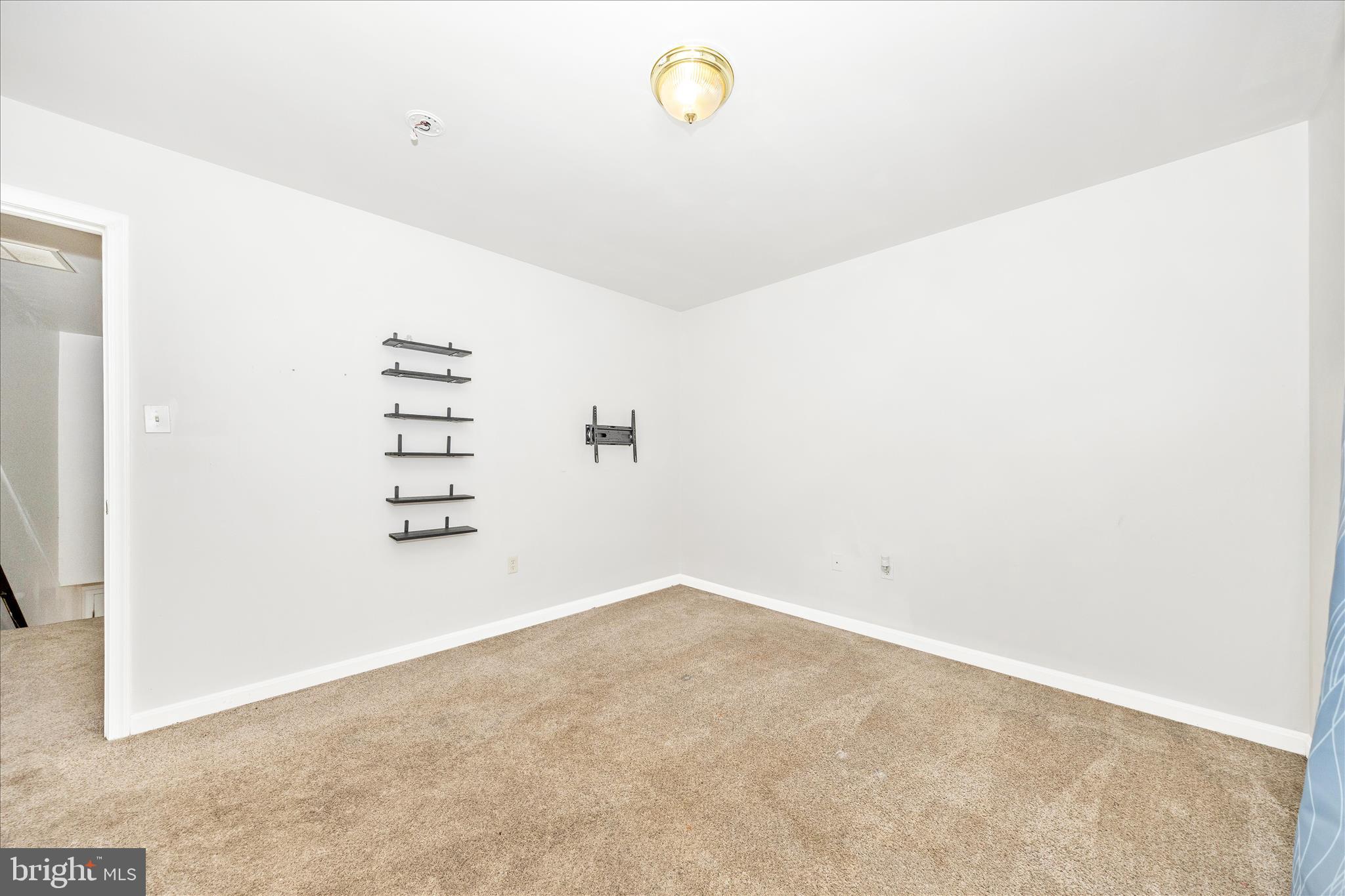 915 ROSE HILL AVENUE B