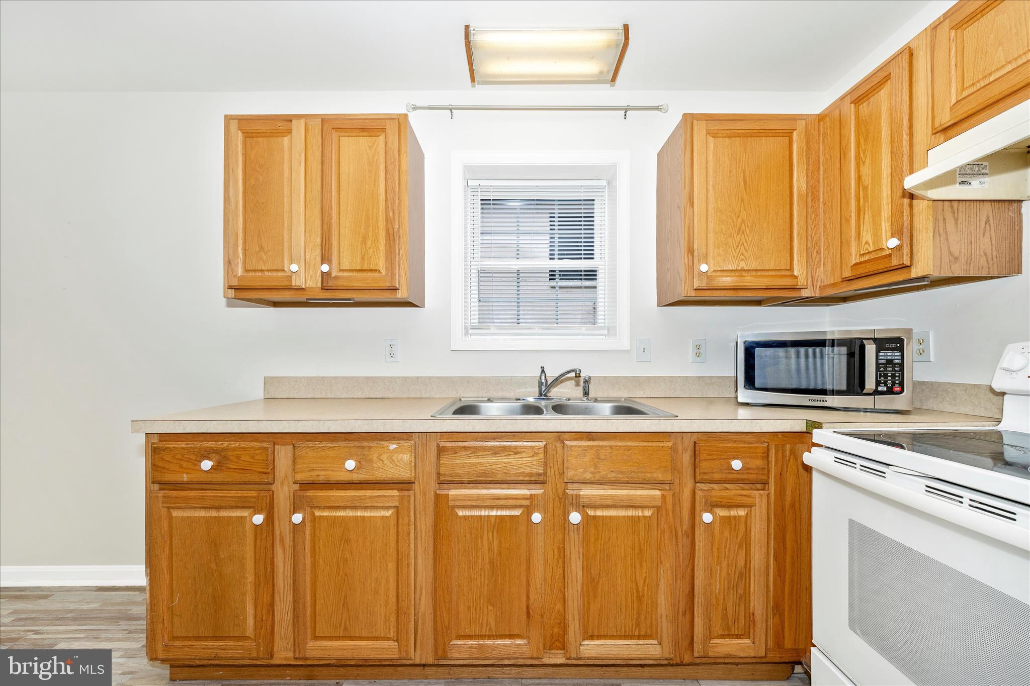 915 ROSE HILL AVENUE B