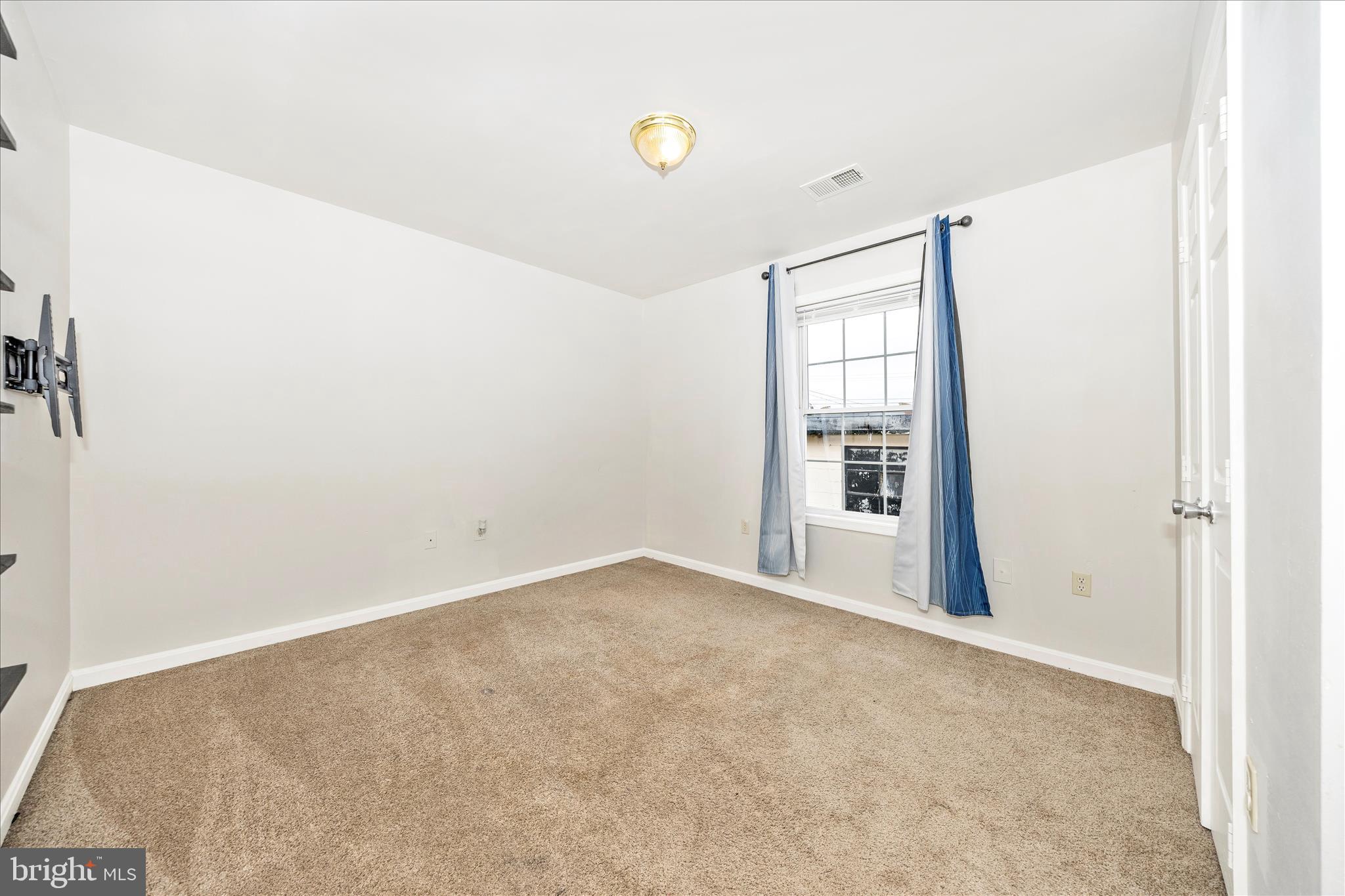 915 ROSE HILL AVENUE B