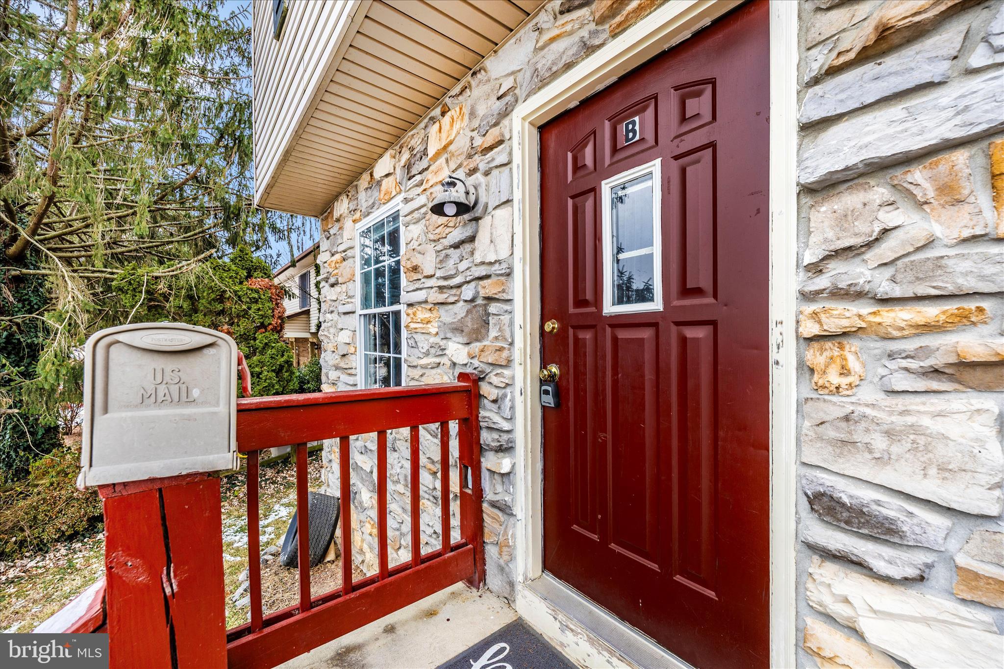 915 ROSE HILL AVENUE B