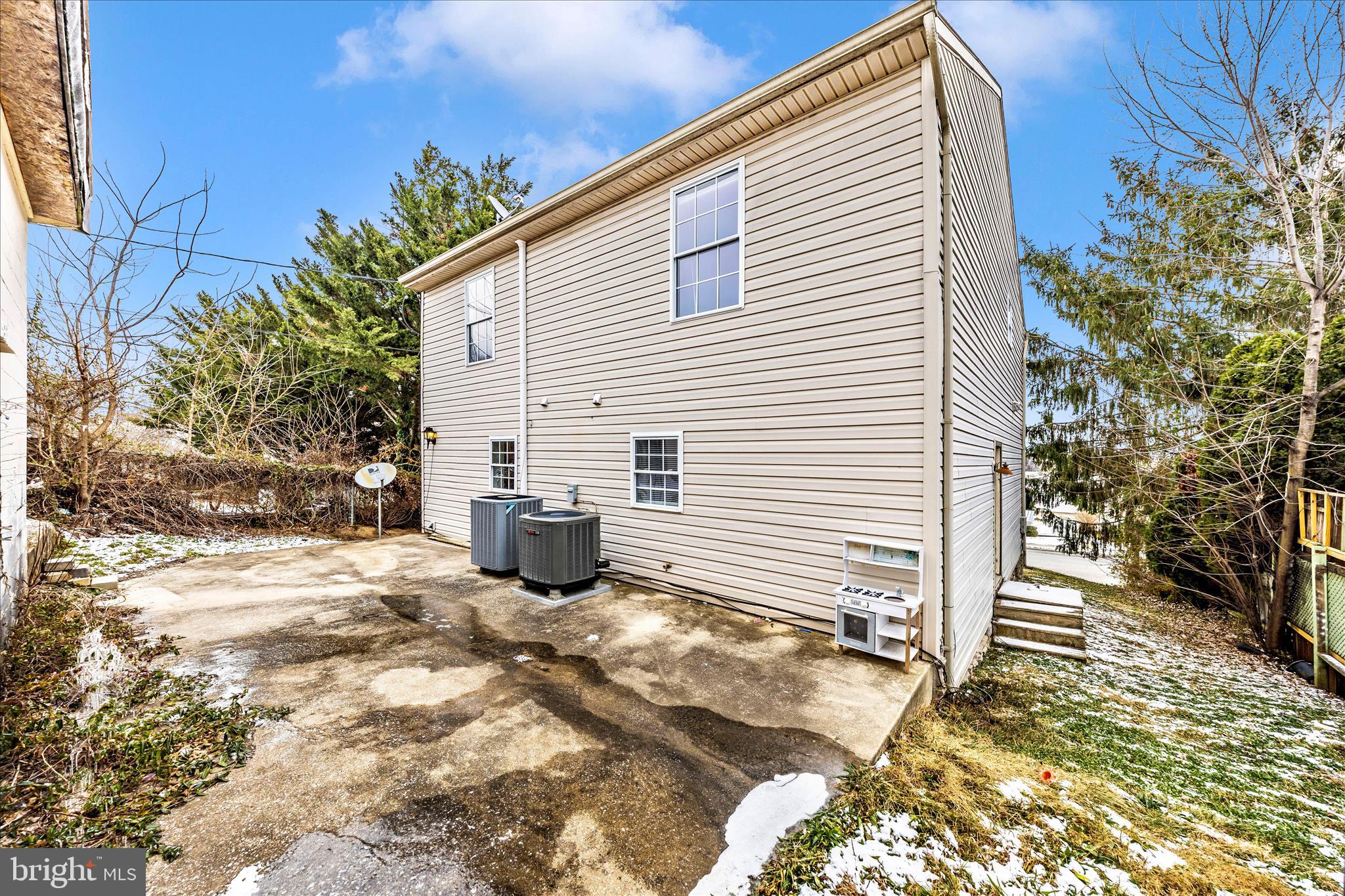 915 ROSE HILL AVENUE B