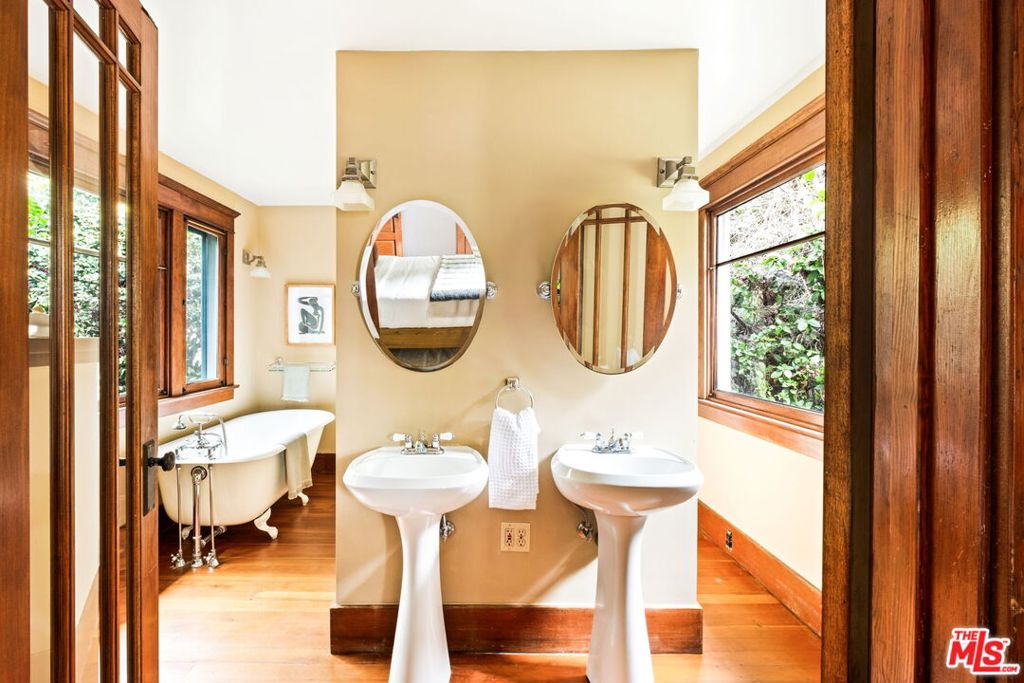 1102 N Catalina Avenue