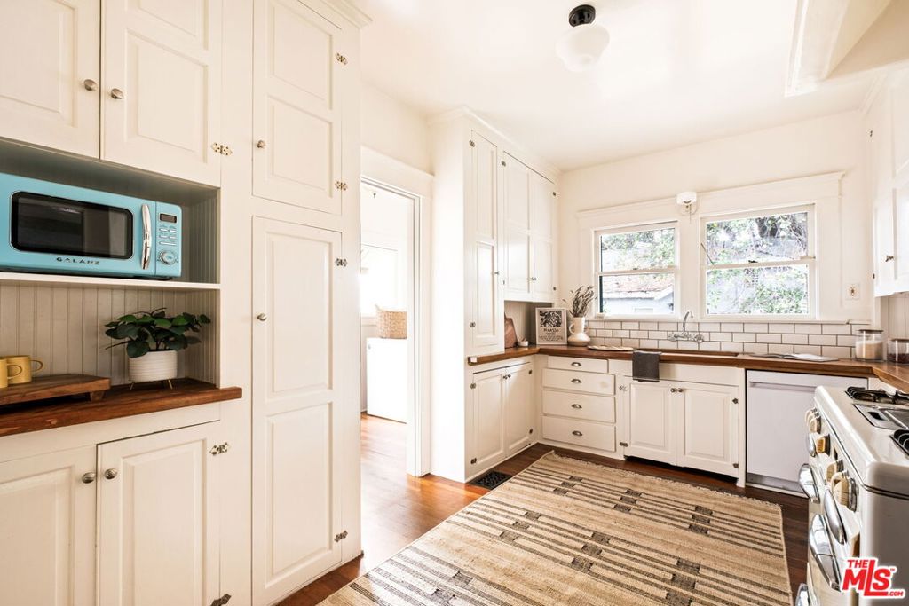 1102 N Catalina Avenue