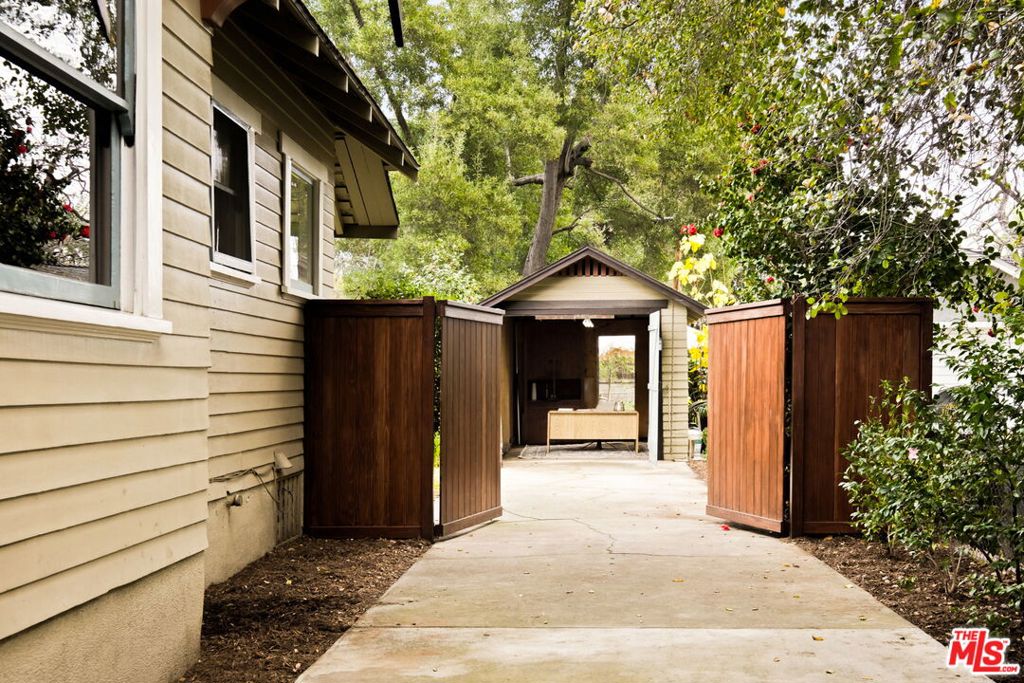 1102 N Catalina Avenue