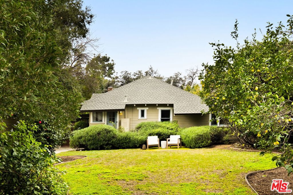 1102 N Catalina Avenue