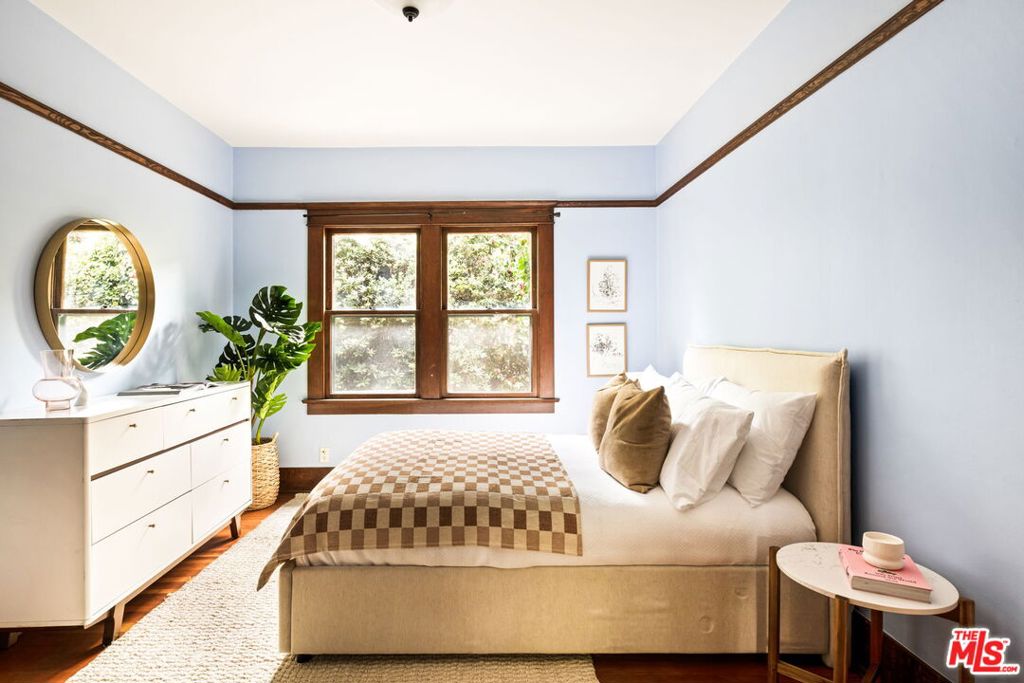 1102 N Catalina Avenue