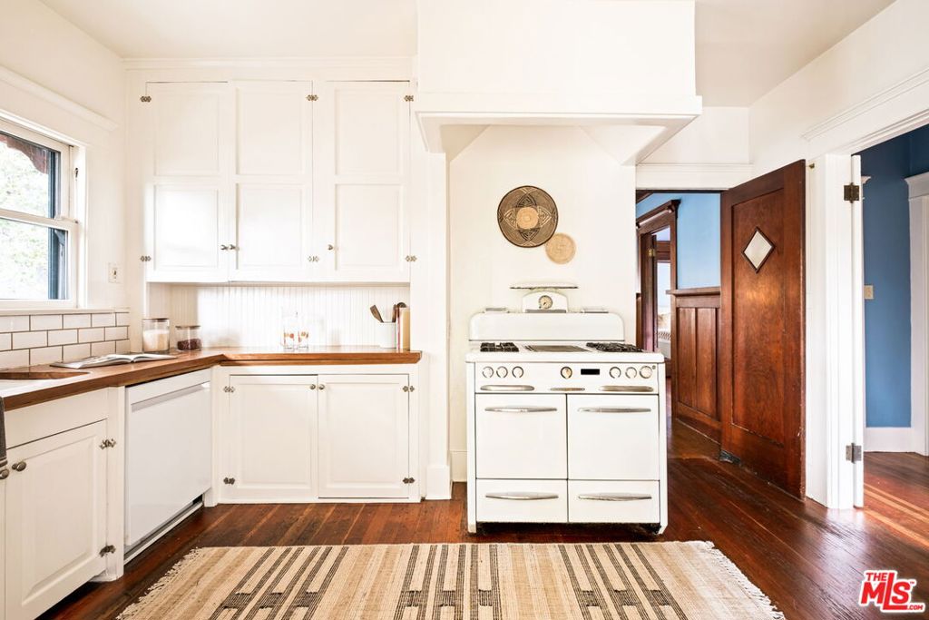 1102 N Catalina Avenue