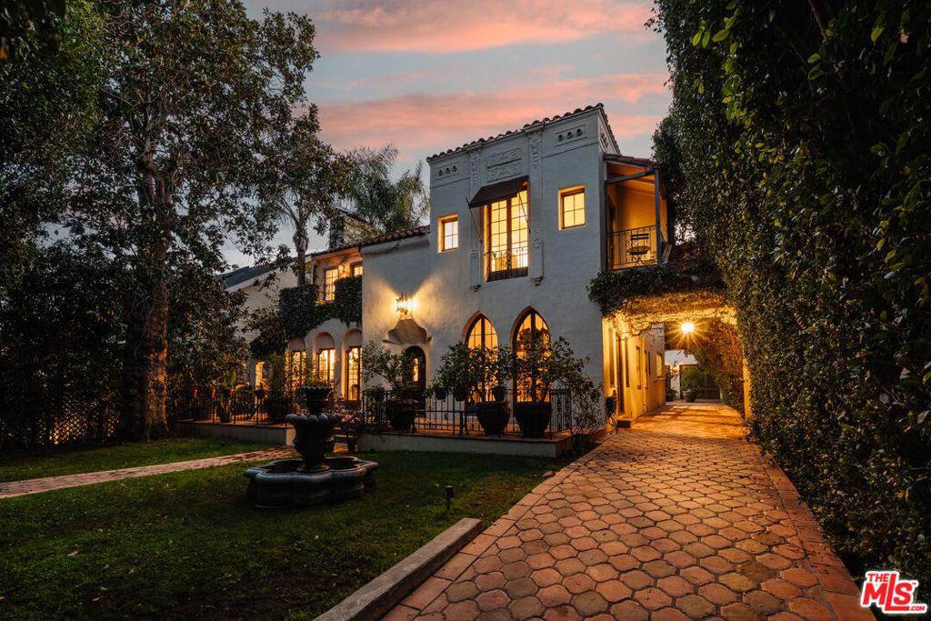 1929 N Hobart Boulevard