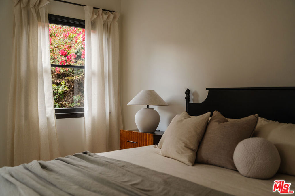 1929 N Hobart Boulevard