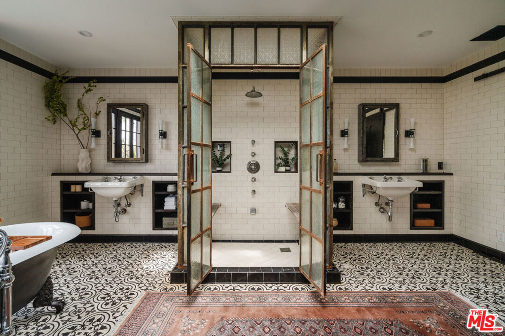 1929 N Hobart Boulevard