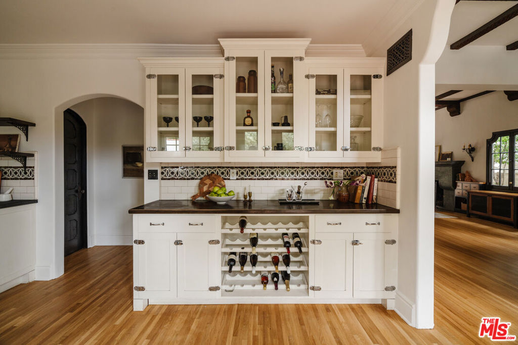 1929 N Hobart Boulevard