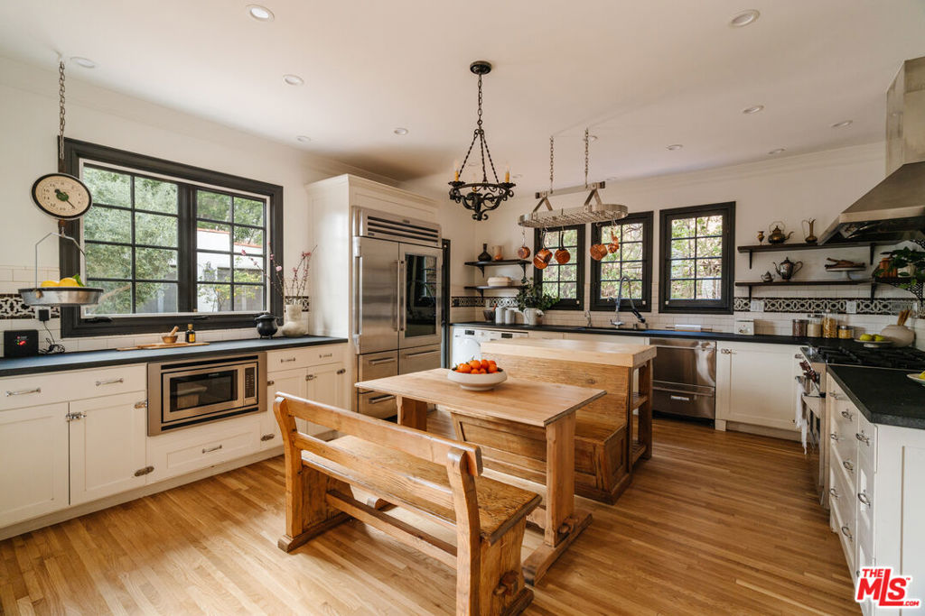 1929 N Hobart Boulevard