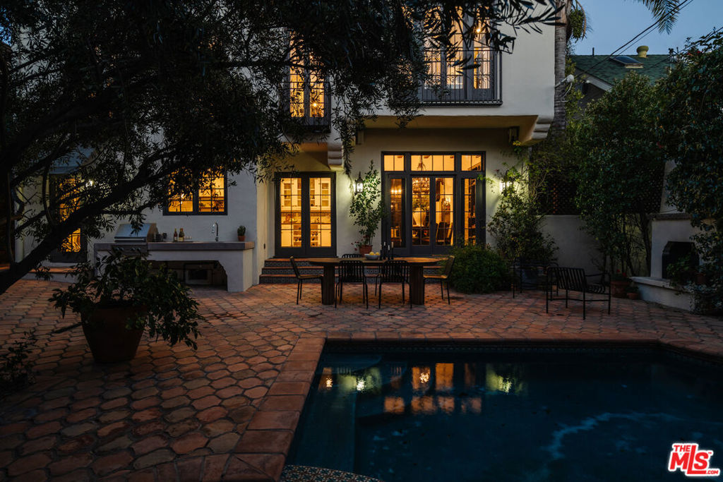 1929 N Hobart Boulevard