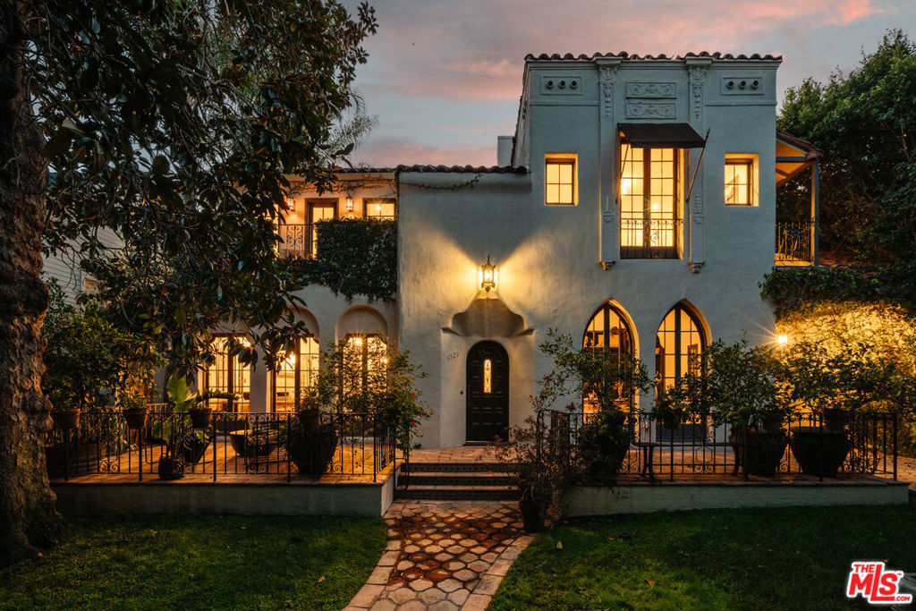 1929 N Hobart Boulevard