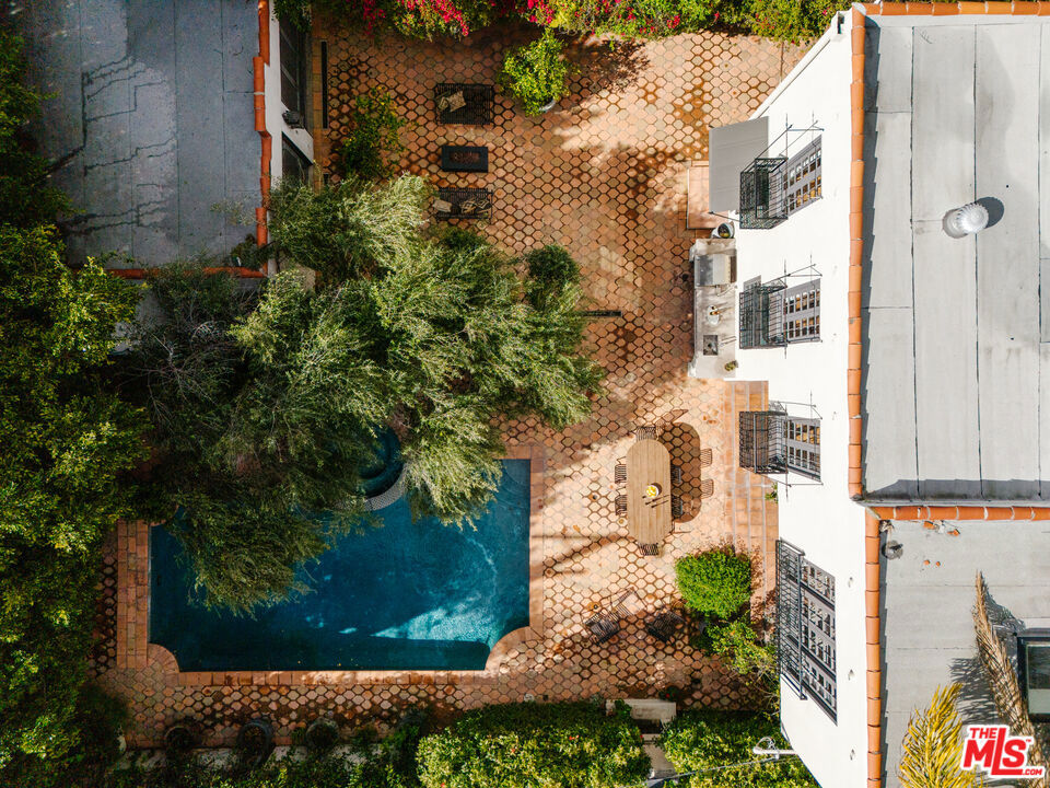 1929 N Hobart Boulevard