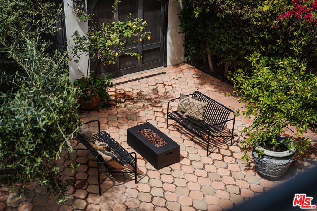 1929 N Hobart Boulevard