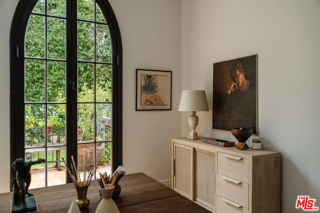 1929 N Hobart Boulevard