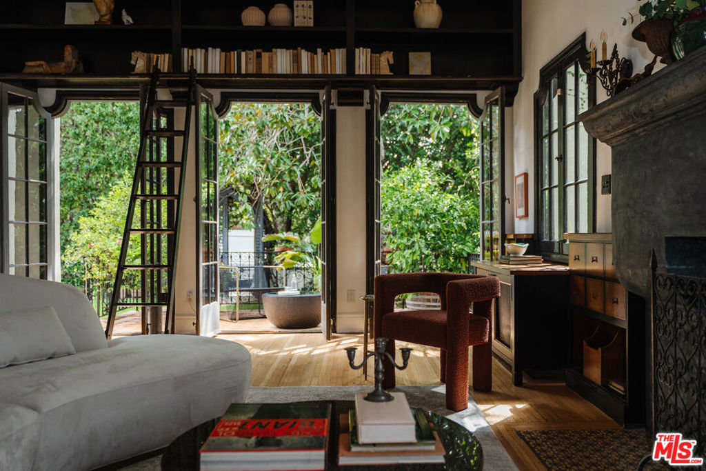 1929 N Hobart Boulevard