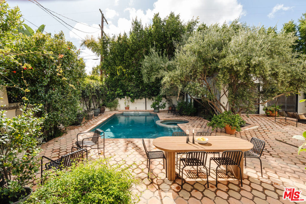 1929 N Hobart Boulevard