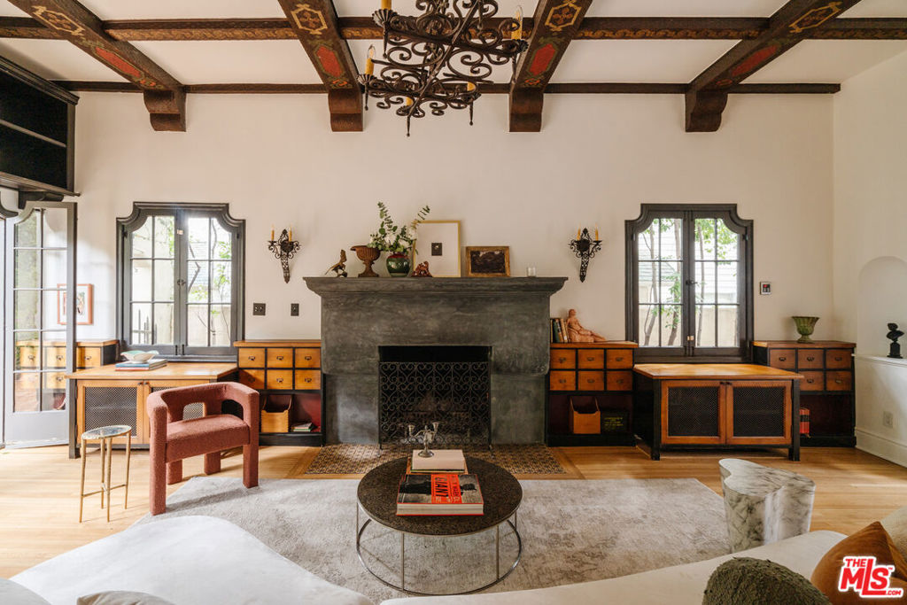 1929 N Hobart Boulevard