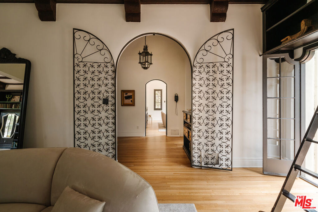 1929 N Hobart Boulevard