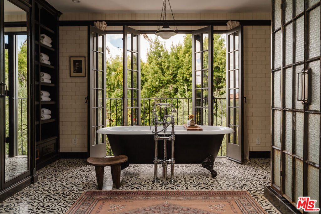 1929 N Hobart Boulevard