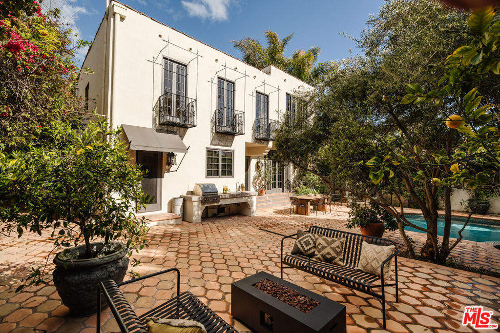 1929 N Hobart Boulevard