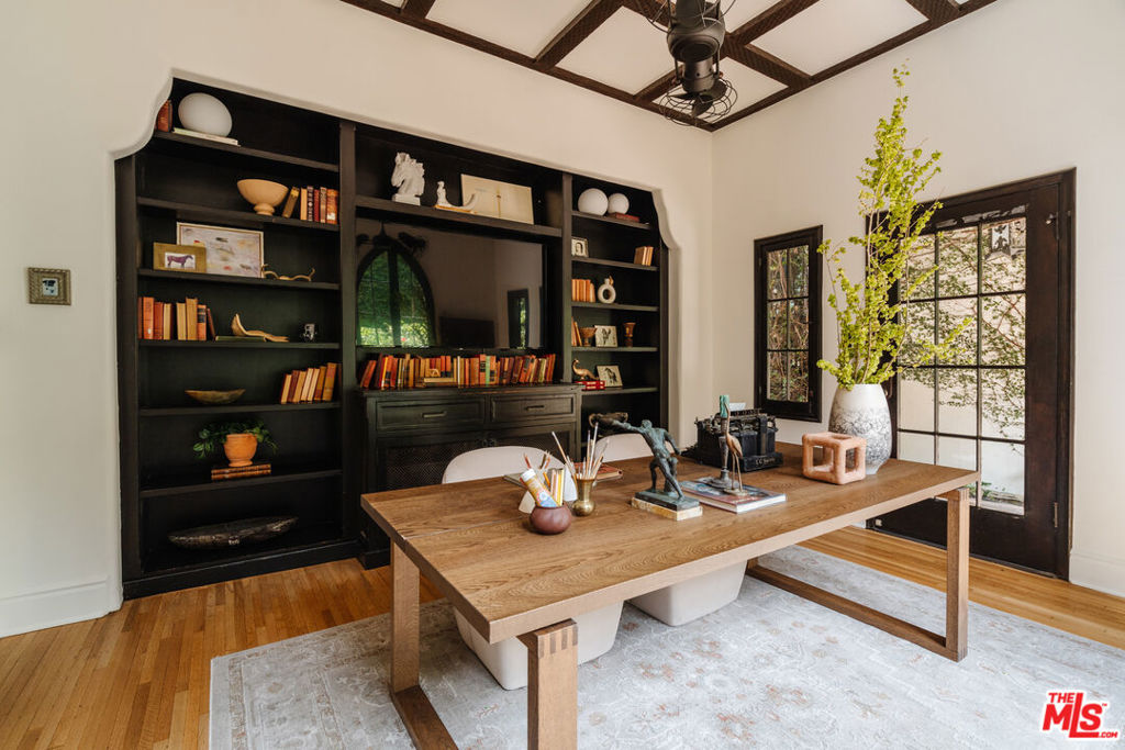 1929 N Hobart Boulevard