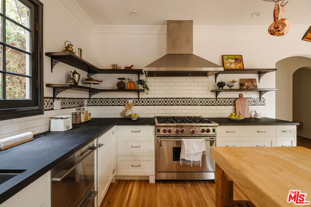 1929 N Hobart Boulevard