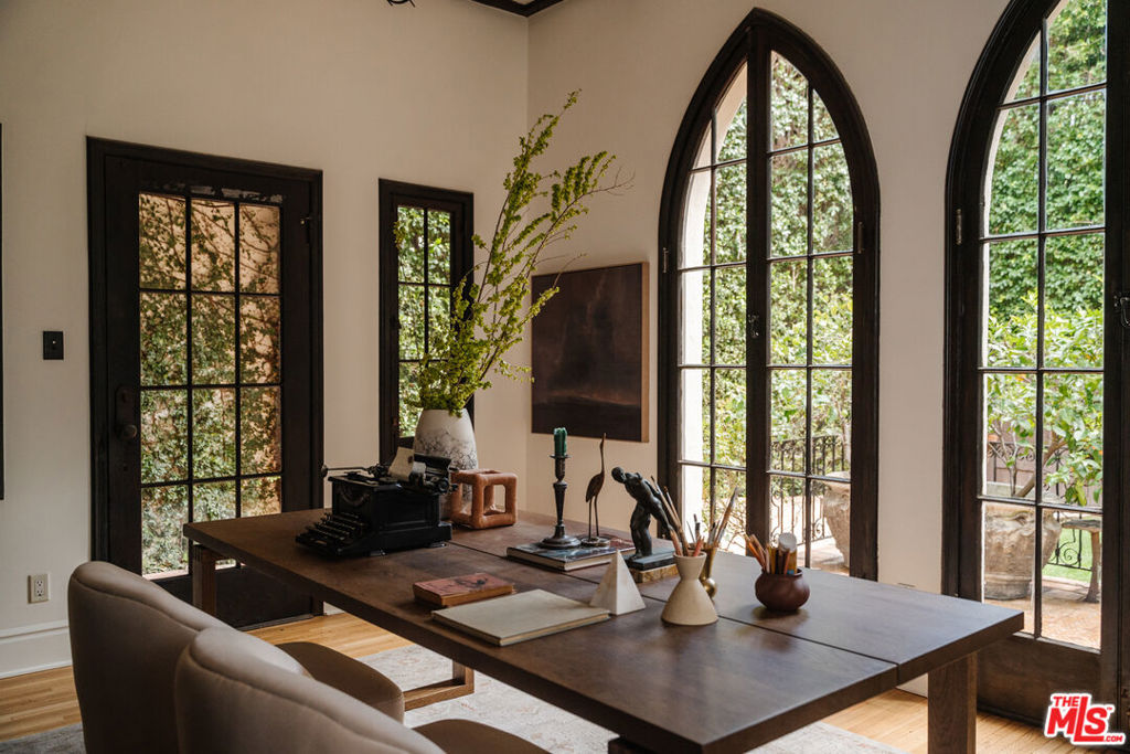 1929 N Hobart Boulevard