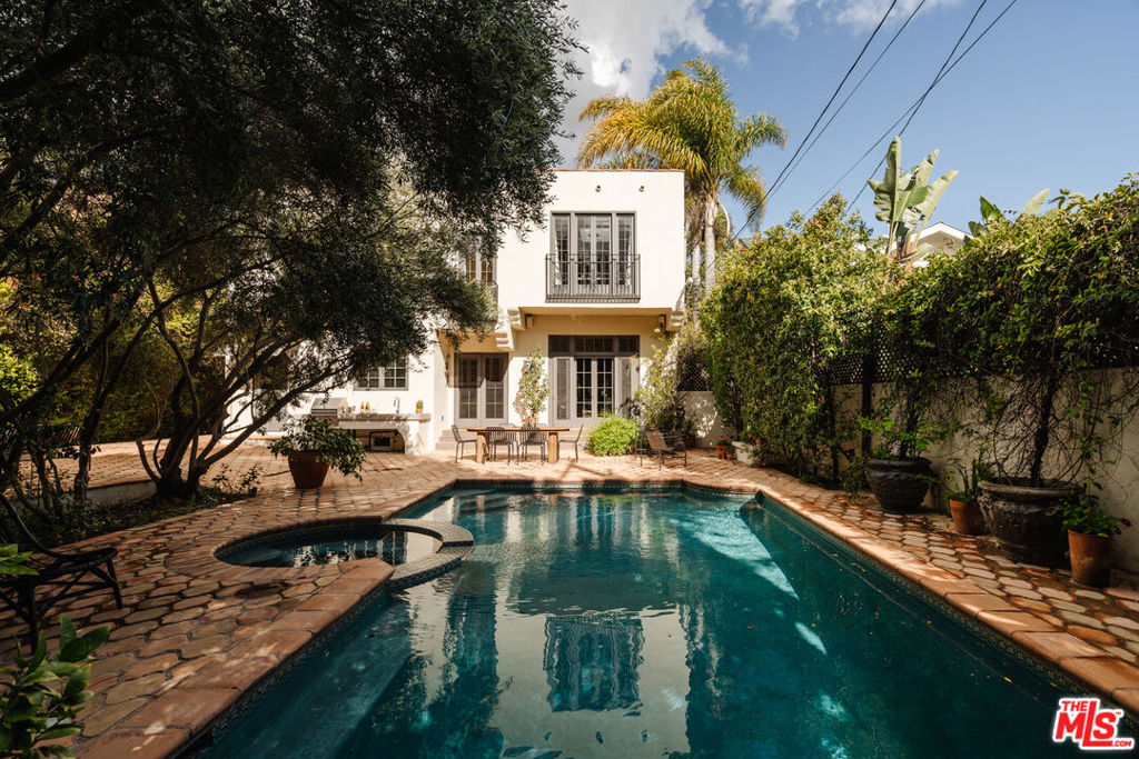 1929 N Hobart Boulevard