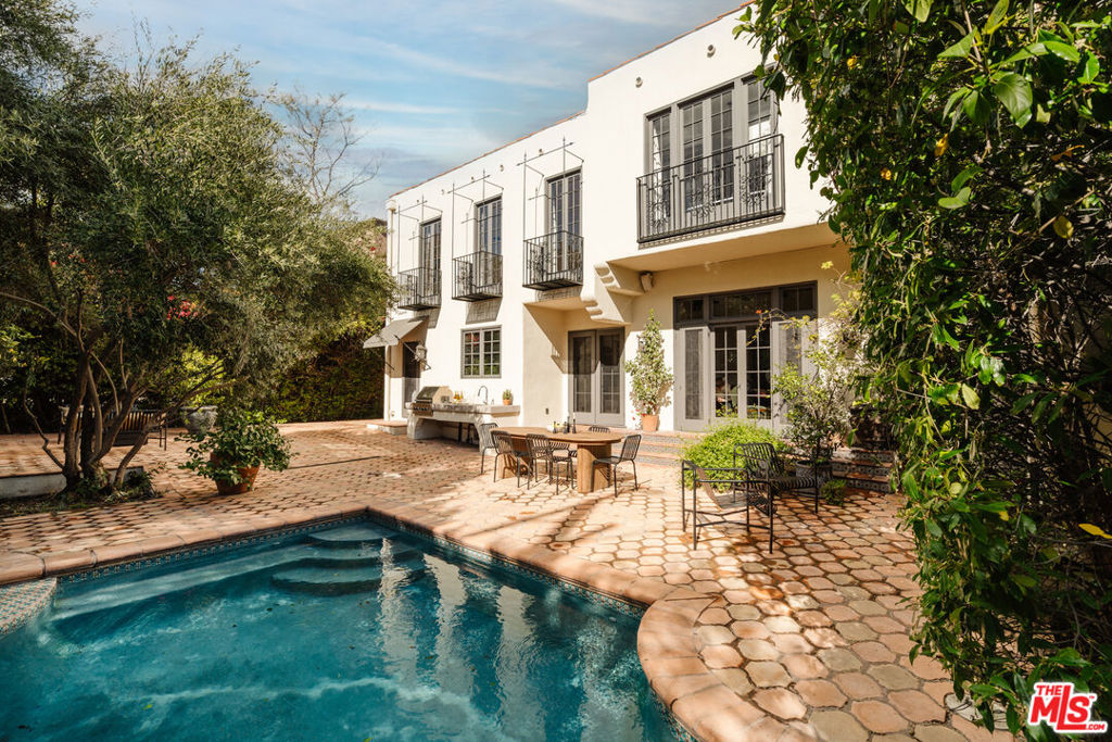 1929 N Hobart Boulevard