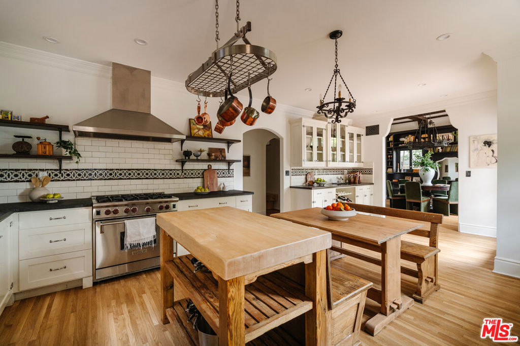 1929 N Hobart Boulevard