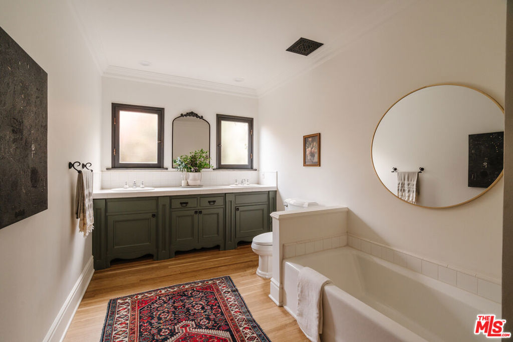 1929 N Hobart Boulevard