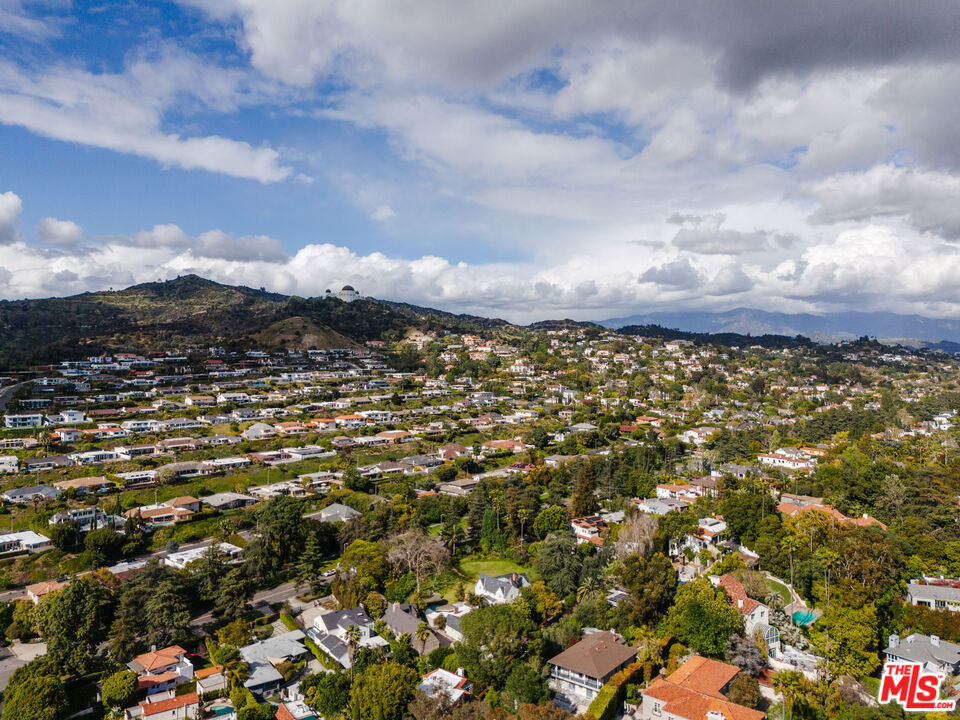 1929 N Hobart Boulevard