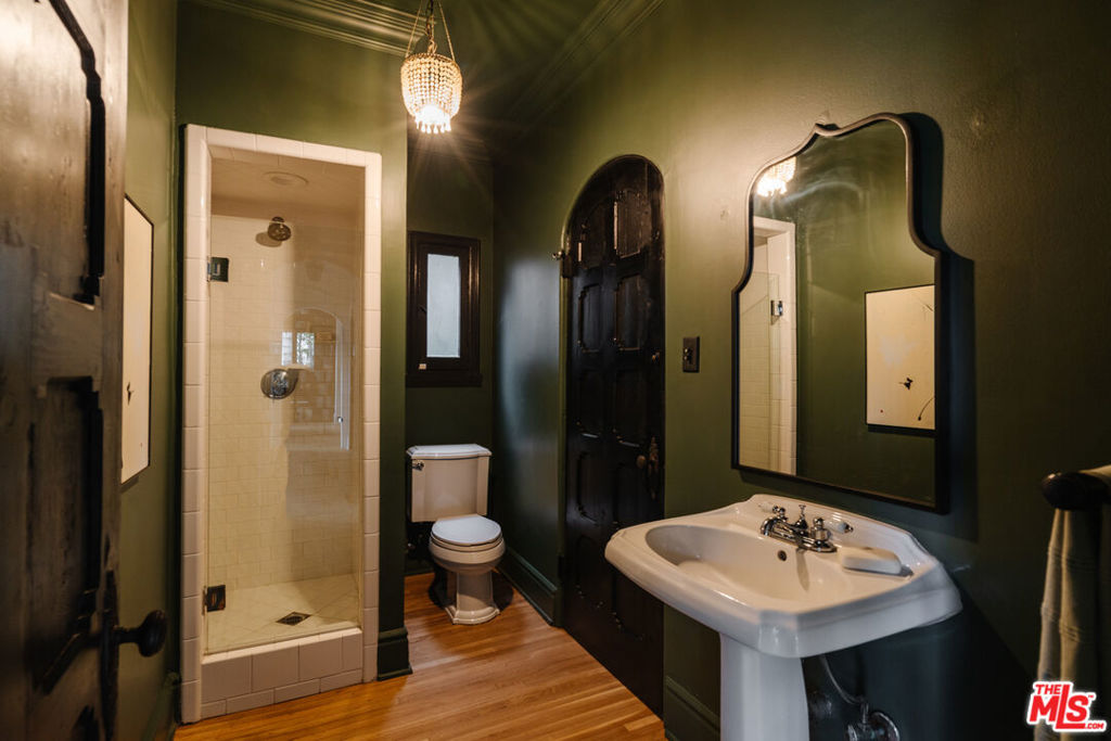 1929 N Hobart Boulevard