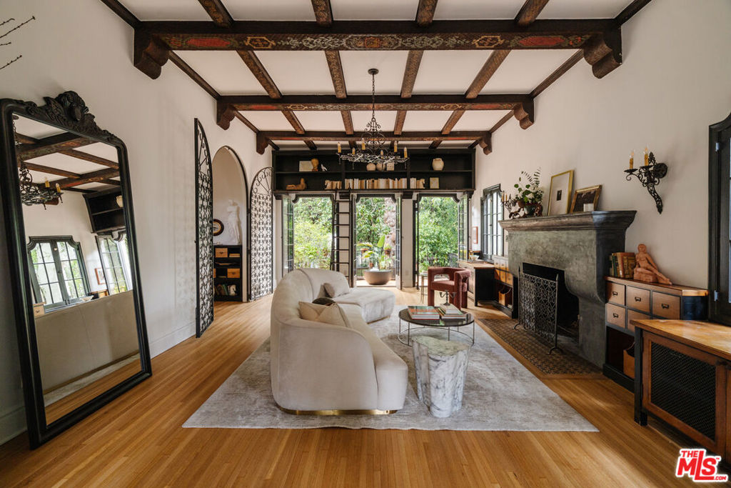 1929 N Hobart Boulevard