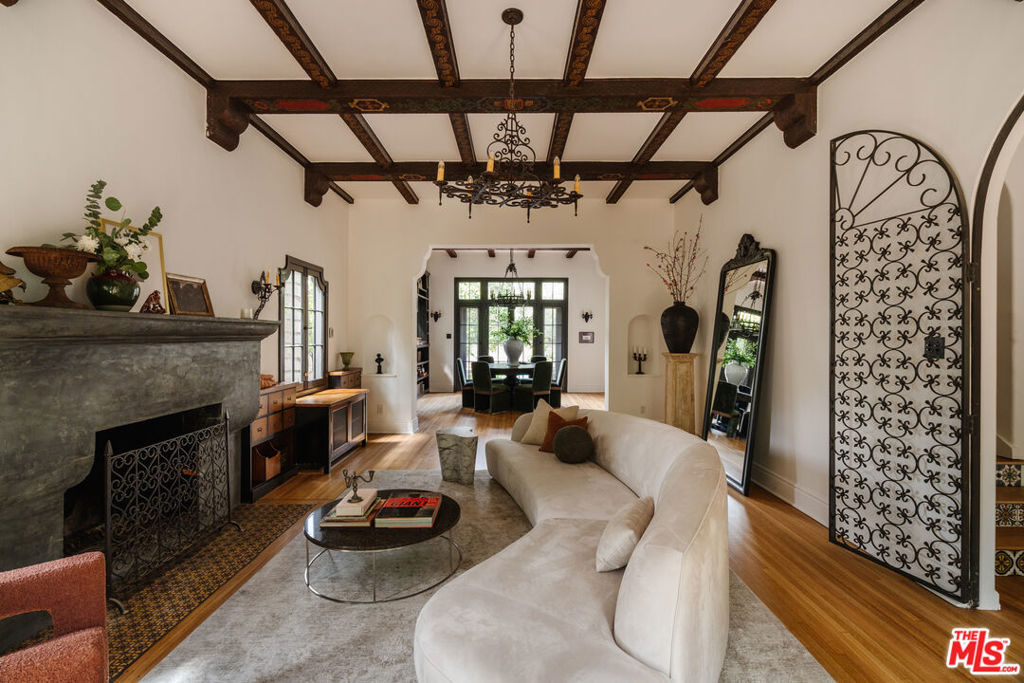 1929 N Hobart Boulevard