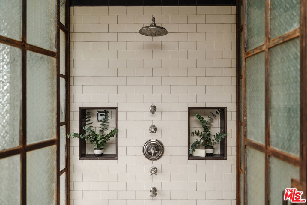 1929 N Hobart Boulevard