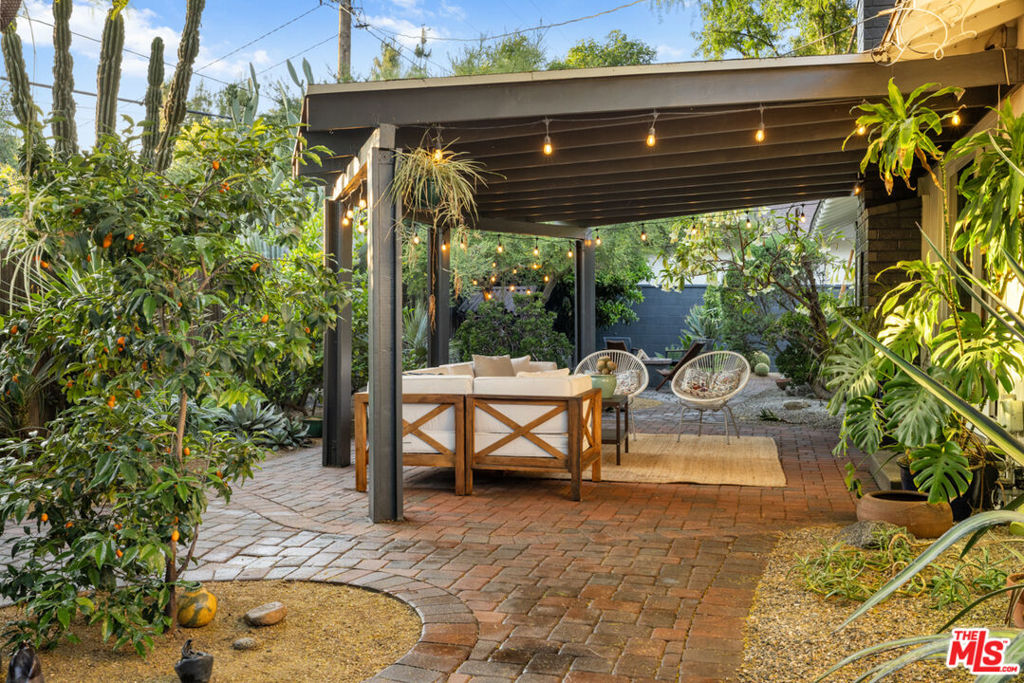 719 Northwestern Drive