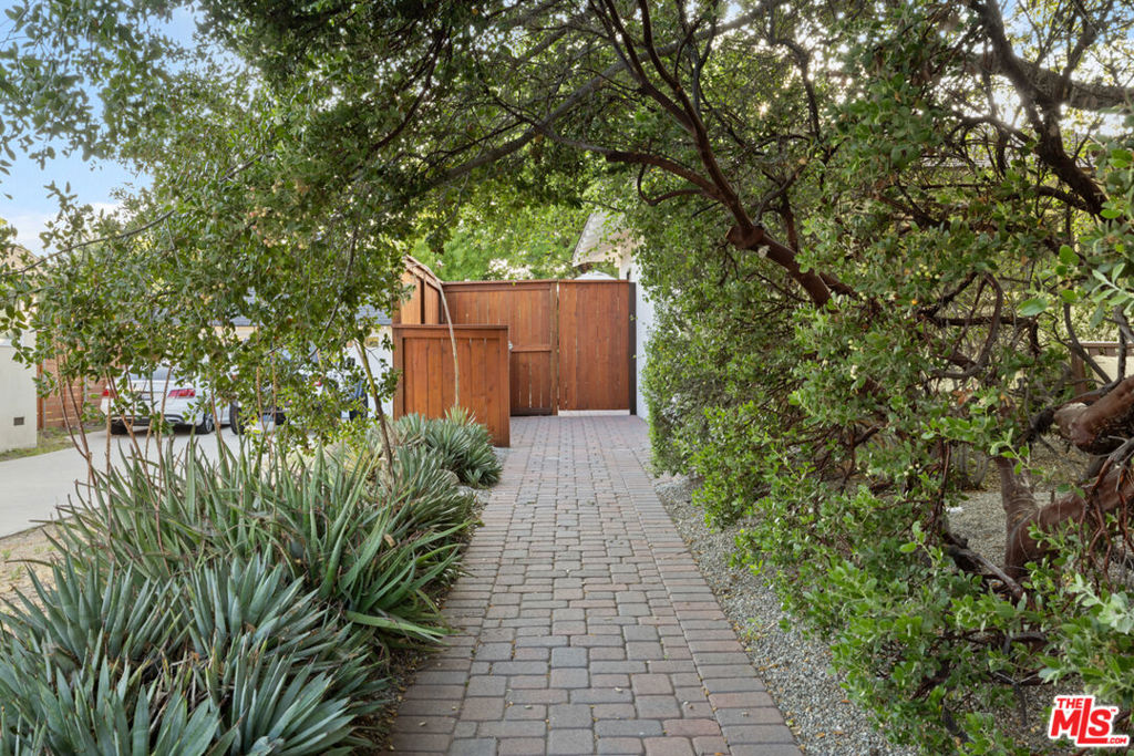 719 Northwestern Drive
