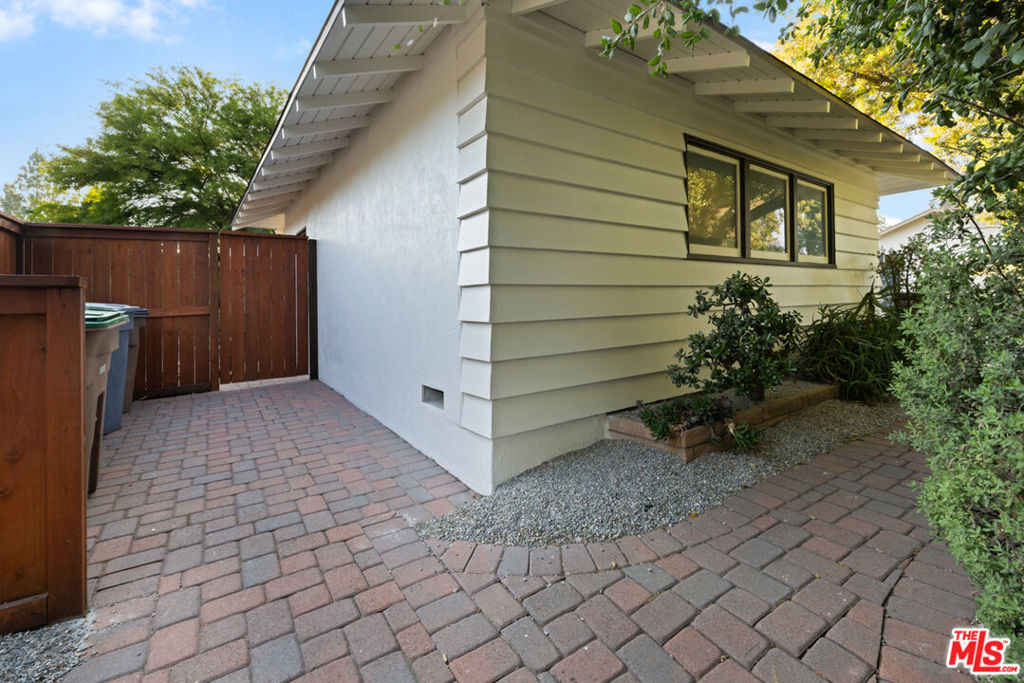719 Northwestern Drive
