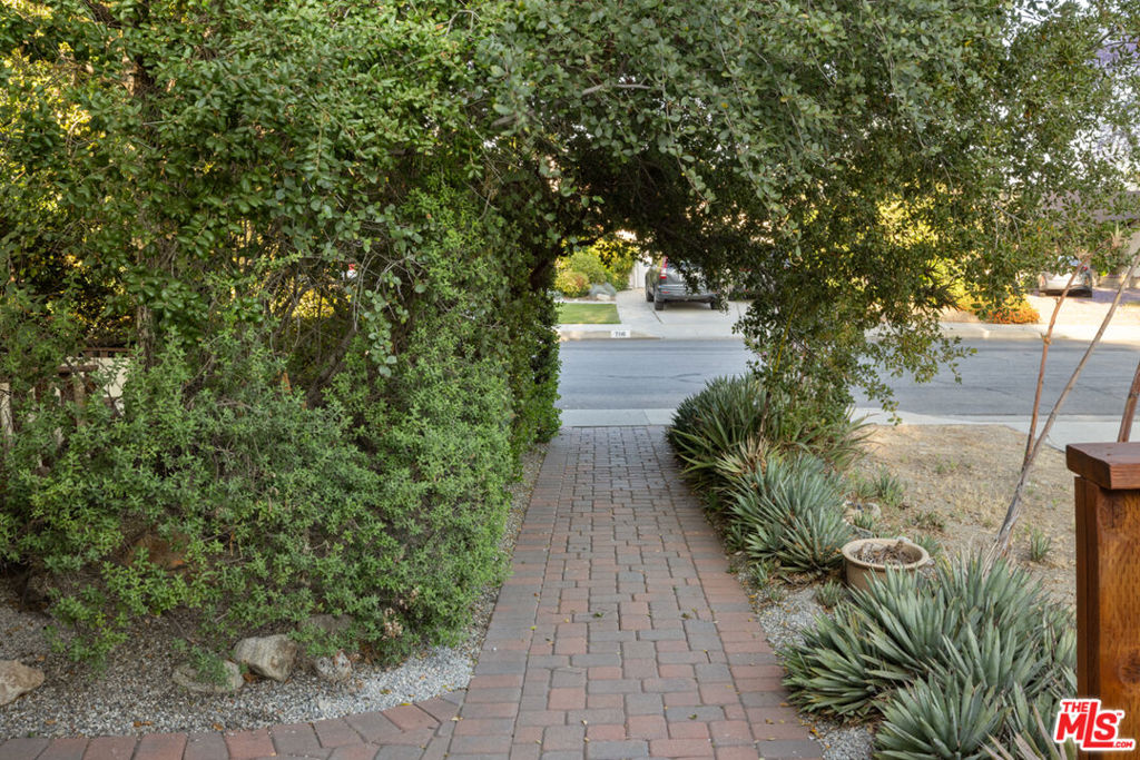 719 Northwestern Drive