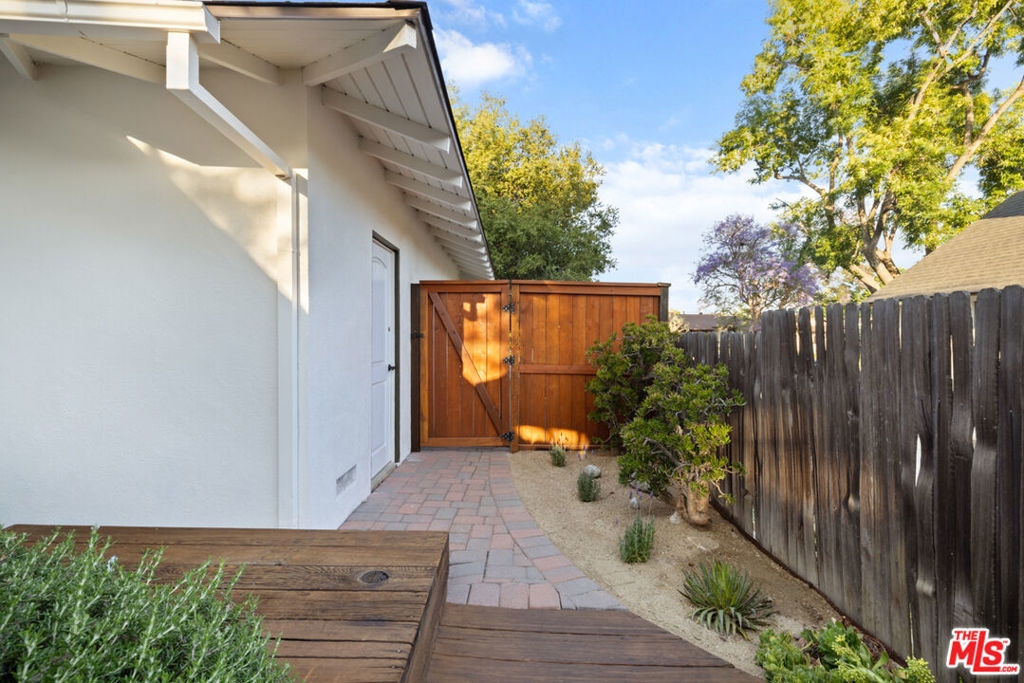 719 Northwestern Drive
