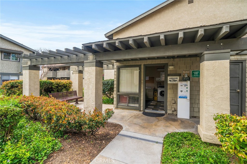 960 E Bonita Avenue 93