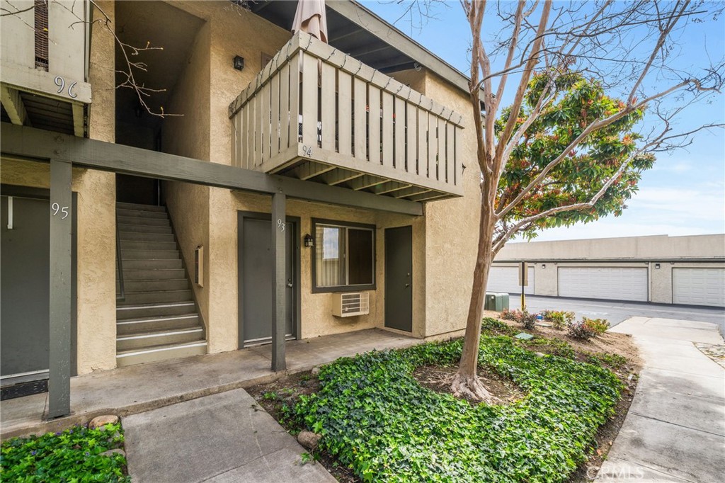 960 E Bonita Avenue 93